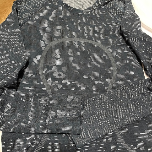 Lululemon Swift Tech Long Sleeve - Picture 2 of 5